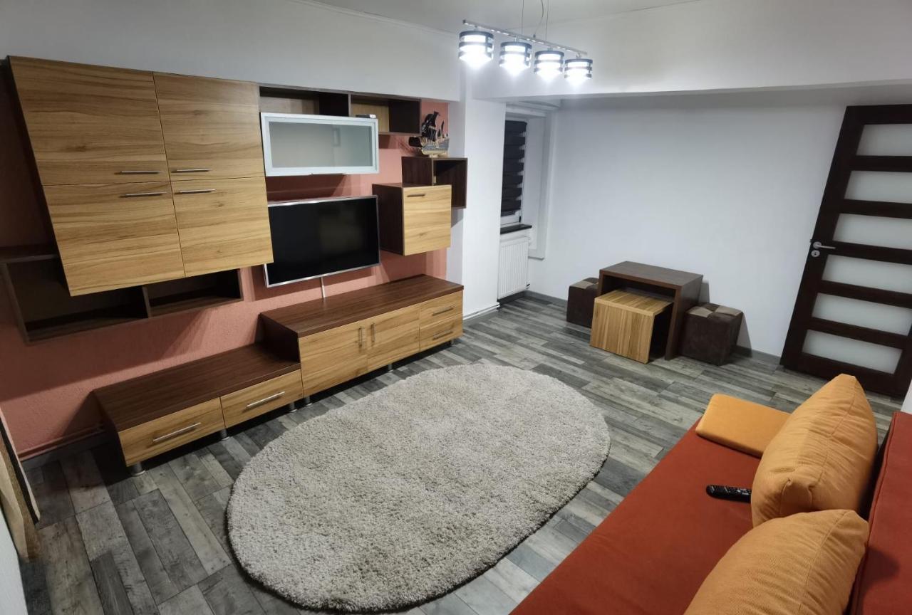 Apartament - Central Târgu Jiu Εξωτερικό φωτογραφία